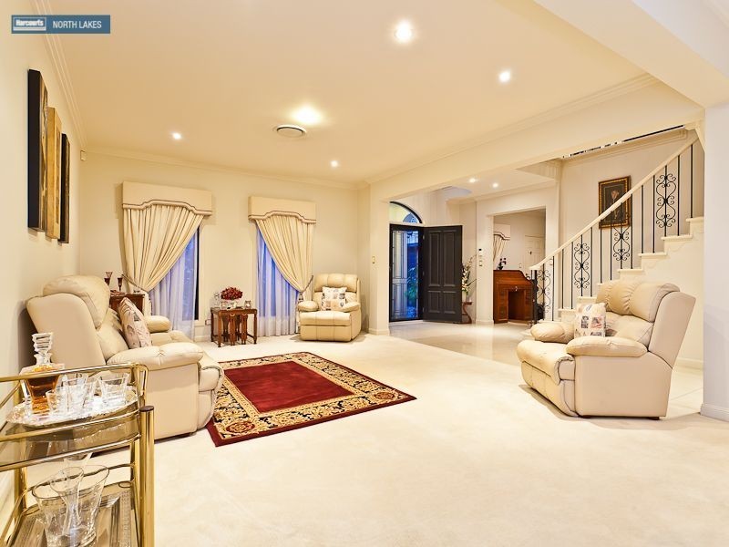 8 Chesterton Court, North Lakes QLD 4509