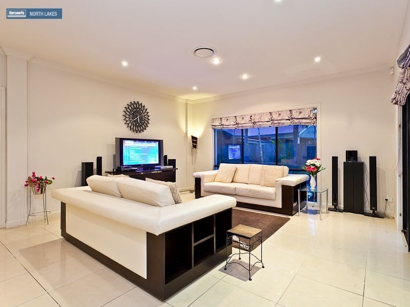 8 Chesterton Court, North Lakes QLD 4509