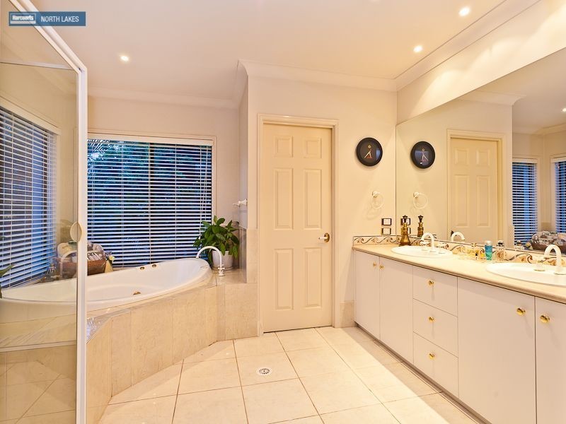 8 Chesterton Court, North Lakes QLD 4509