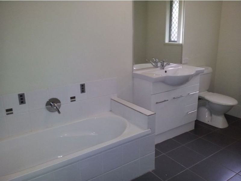 25 Mikaela Court, Kallangur QLD 4503