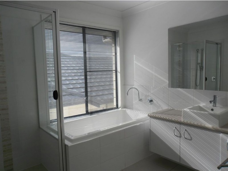 33 Astley Parade, North Lakes QLD 4509