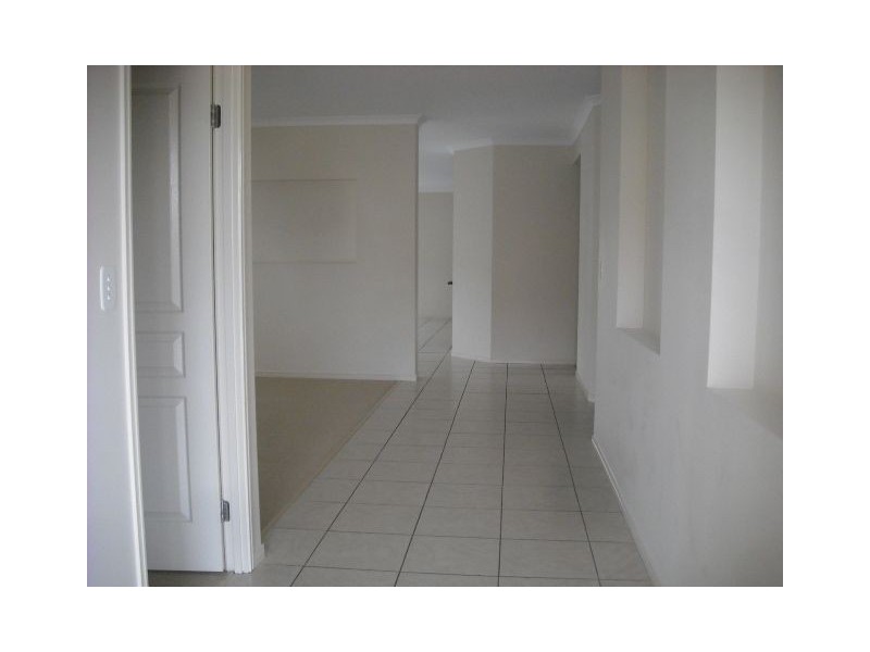 33 Wallaroo Circuit, North Lakes QLD 4509