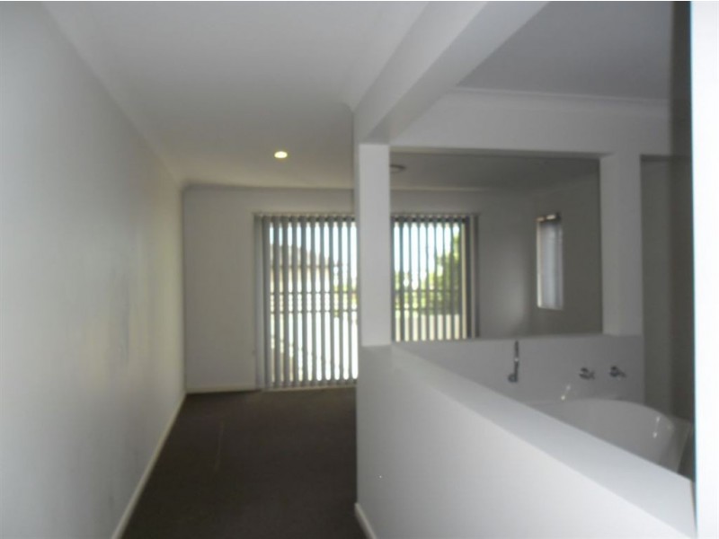 33 Astley Parade, North Lakes QLD 4509