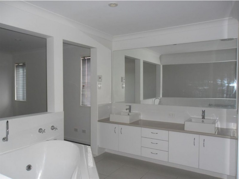 33 Astley Parade, North Lakes QLD 4509