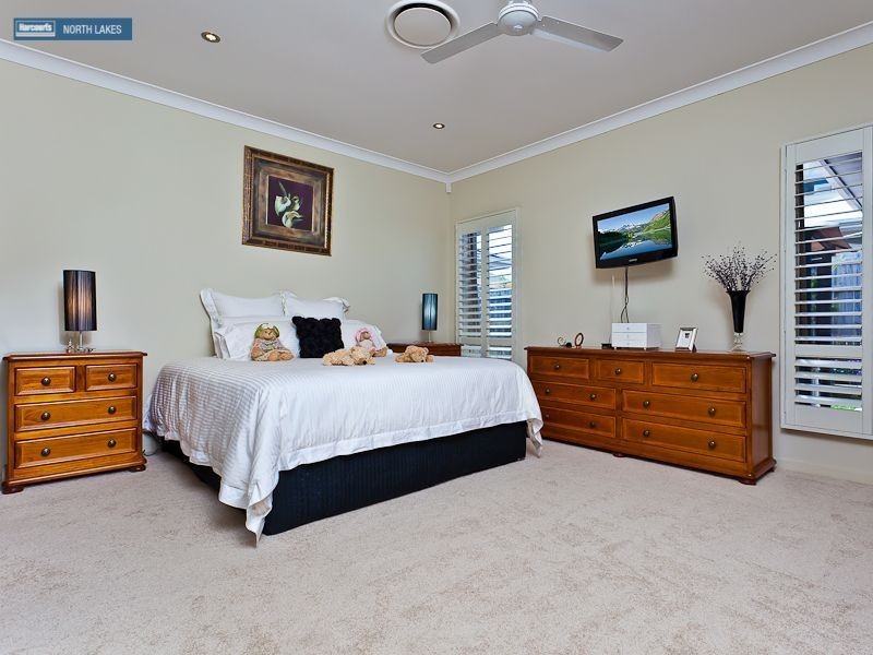 72 Nicklaus Parade, North Lakes QLD 4509