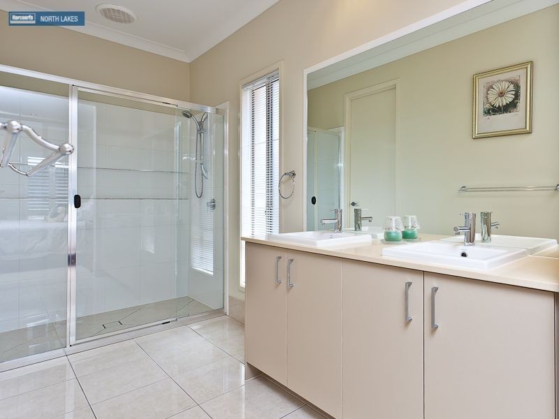 72 Nicklaus Parade, North Lakes QLD 4509