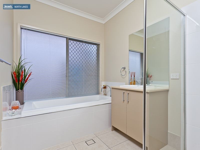 72 Nicklaus Parade, North Lakes QLD 4509