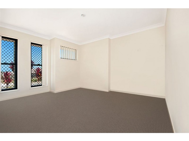 96 Mackintosh Drive, North Lakes QLD 4509