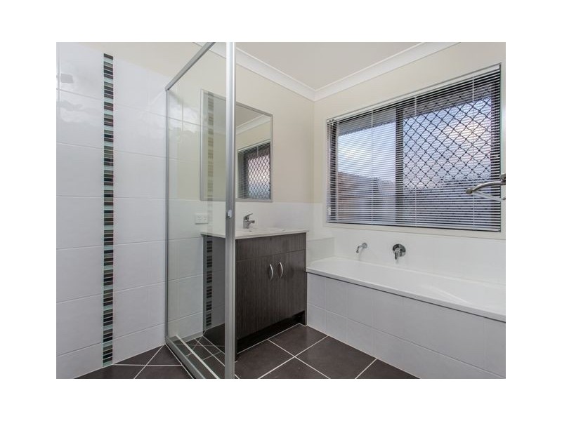 32 Mackintosh Drive, North Lakes QLD 4509