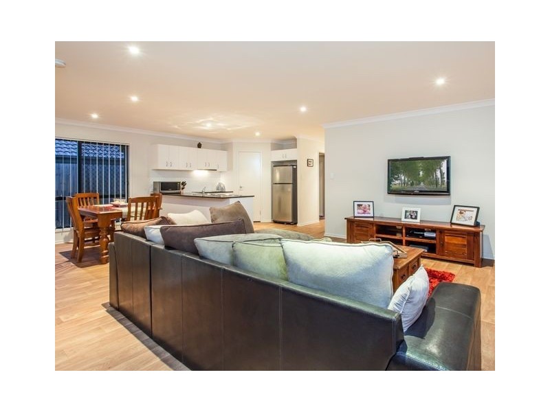32 Mackintosh Drive, North Lakes QLD 4509