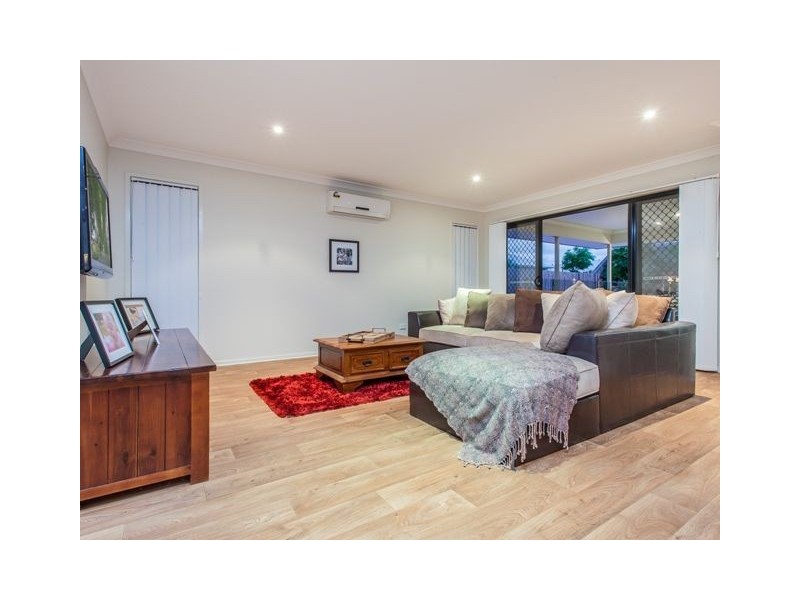 32 Mackintosh Drive, North Lakes QLD 4509
