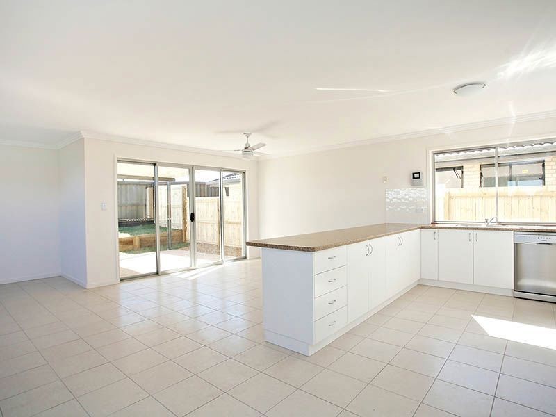 121 Mackintosh Drive, North Lakes QLD 4509