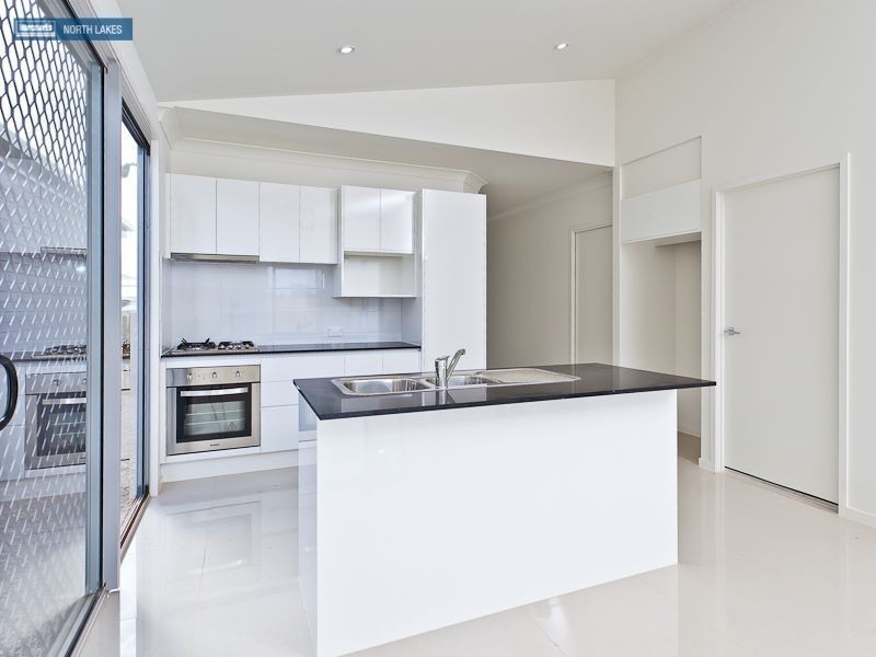9 Manhattan Crescent, North Lakes QLD 4509