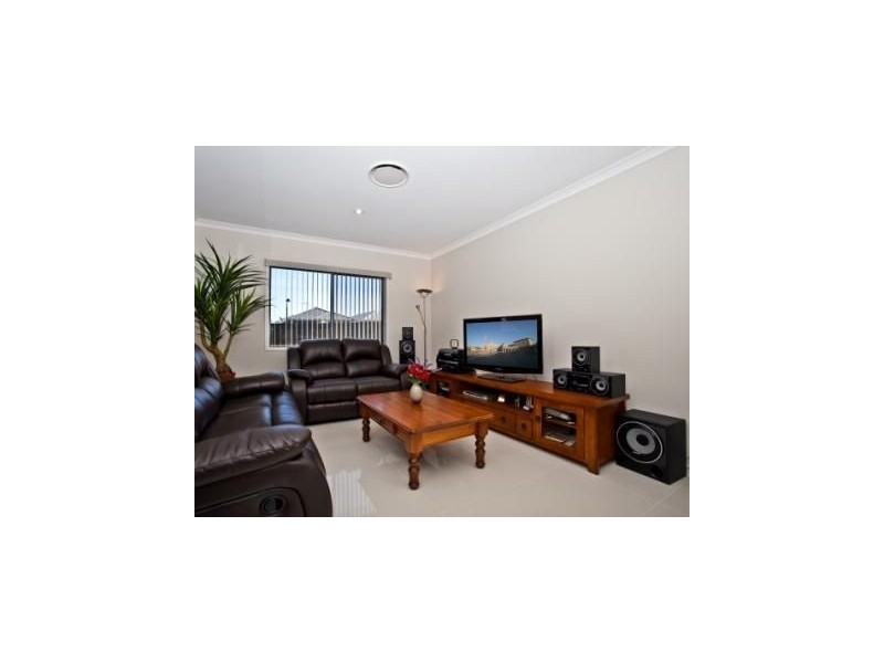 70 Daintree Cir, North Lakes QLD 4509