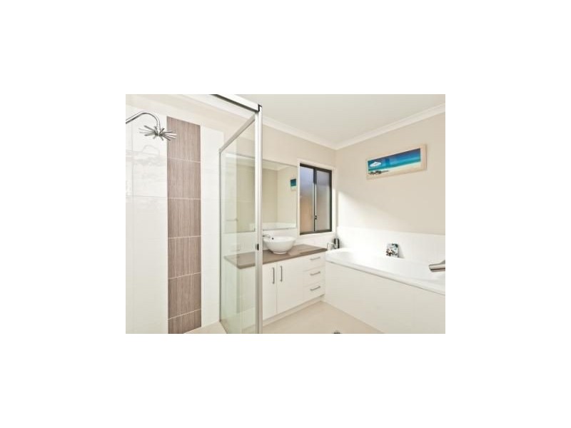 70 Daintree Cir, North Lakes QLD 4509