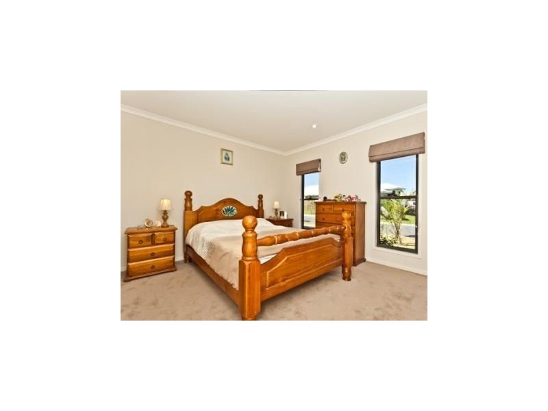 70 Daintree Cir, North Lakes QLD 4509