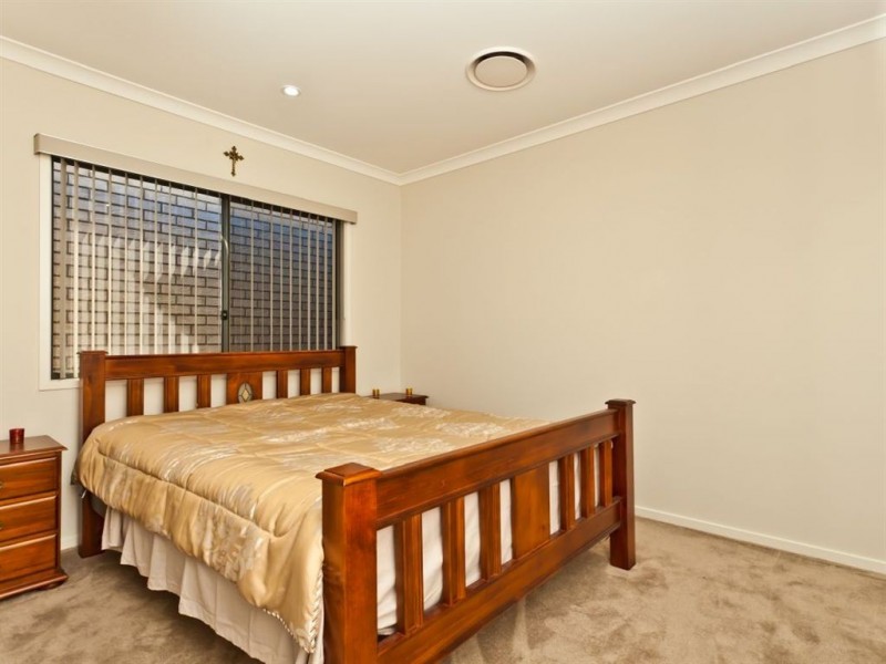 70 Daintree Cir, North Lakes QLD 4509