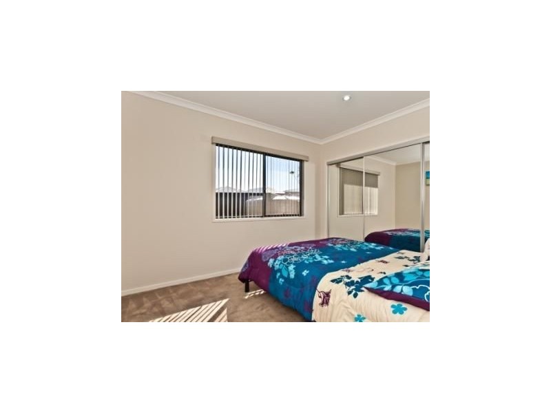 70 Daintree Cir, North Lakes QLD 4509