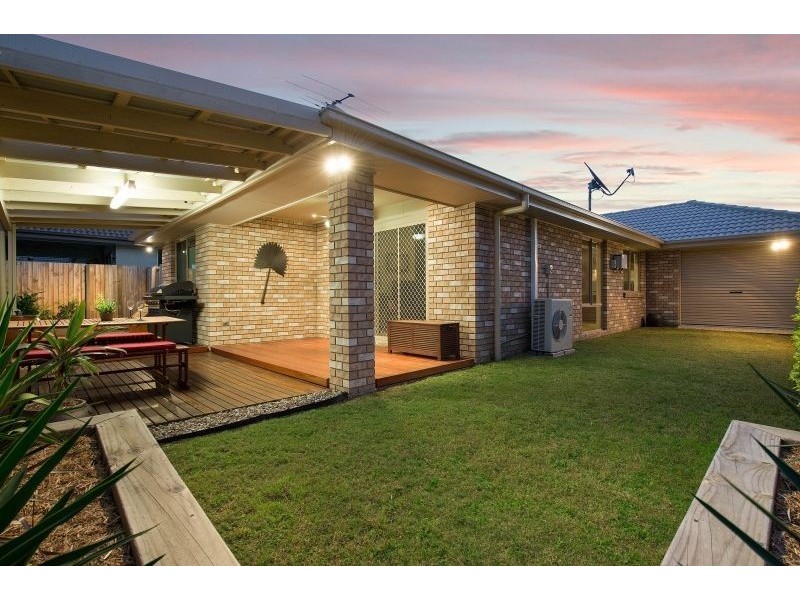 17 Highcliff Crescent, North Lakes QLD 4509