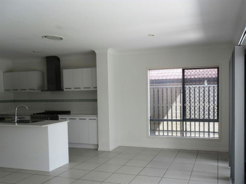 33 Astley Parade, North Lakes QLD 4509
