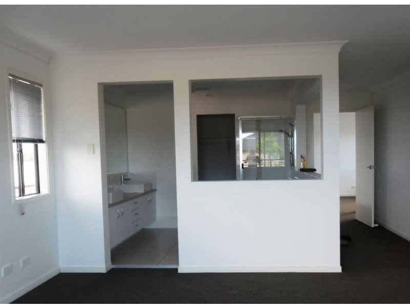 33 Astley Parade, North Lakes QLD 4509