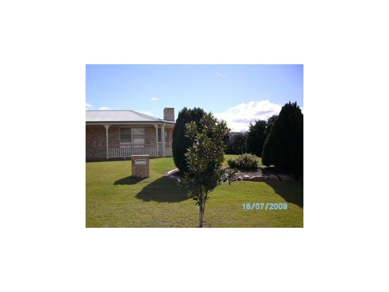 8 Mohr Court, Petrie QLD 4502