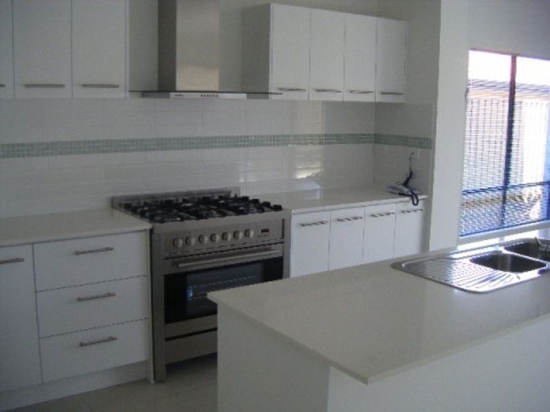 33 Astley Parade, North Lakes QLD 4509