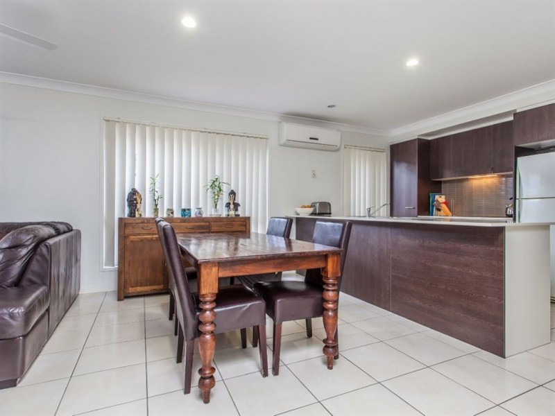 74 Mackintosh Drive, North Lakes QLD 4509