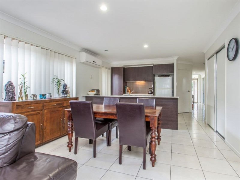 74 Mackintosh Drive, North Lakes QLD 4509