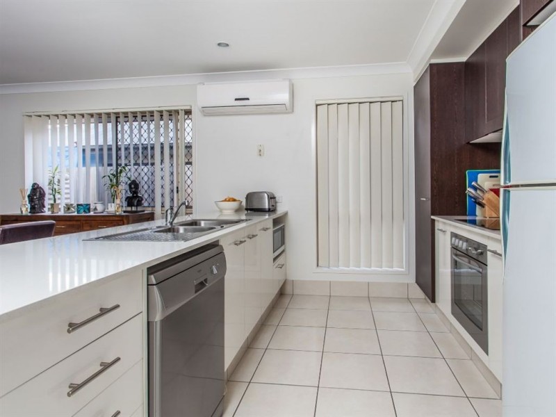 74 Mackintosh Drive, North Lakes QLD 4509