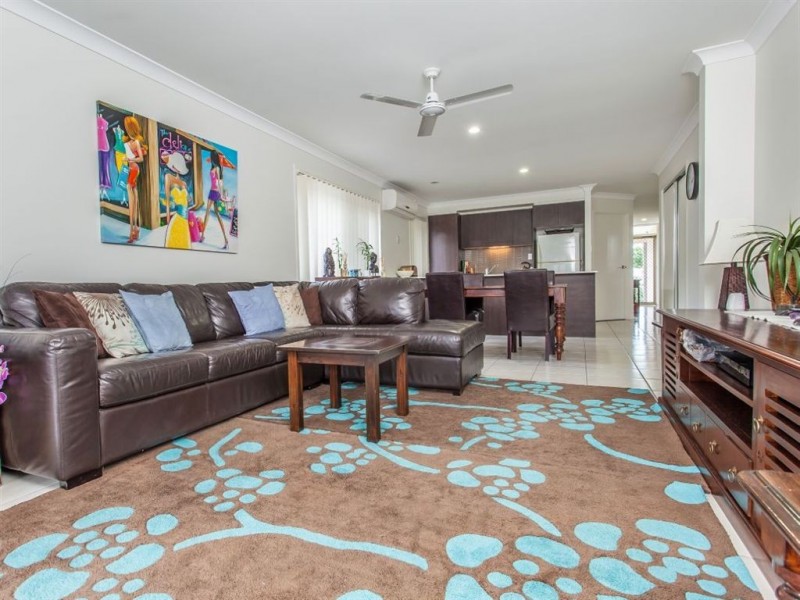74 Mackintosh Drive, North Lakes QLD 4509