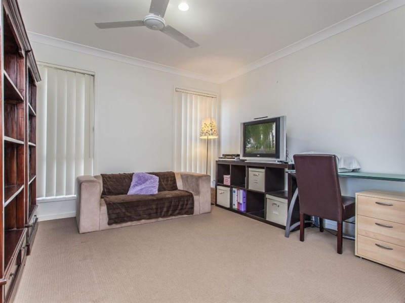 74 Mackintosh Drive, North Lakes QLD 4509
