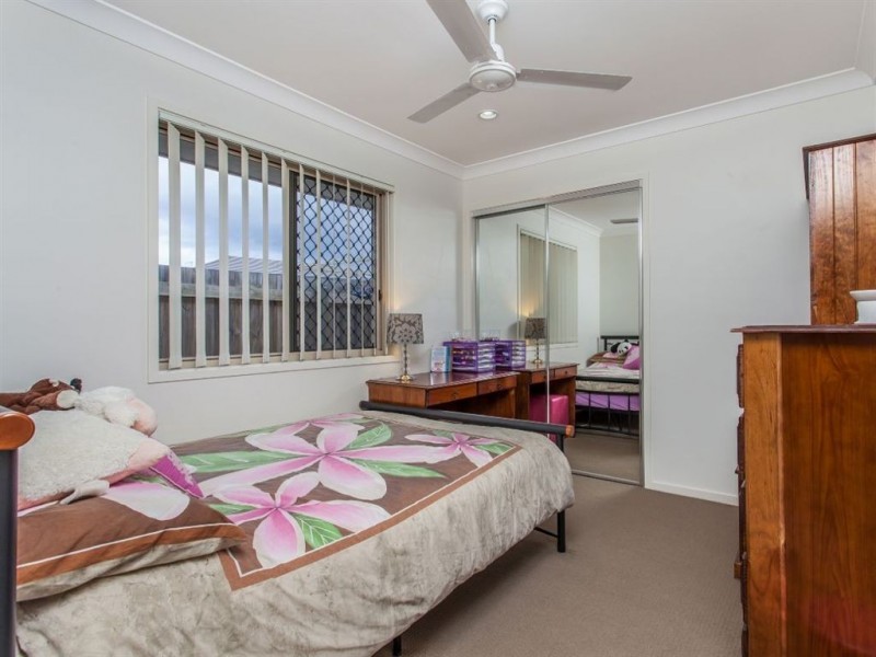 74 Mackintosh Drive, North Lakes QLD 4509