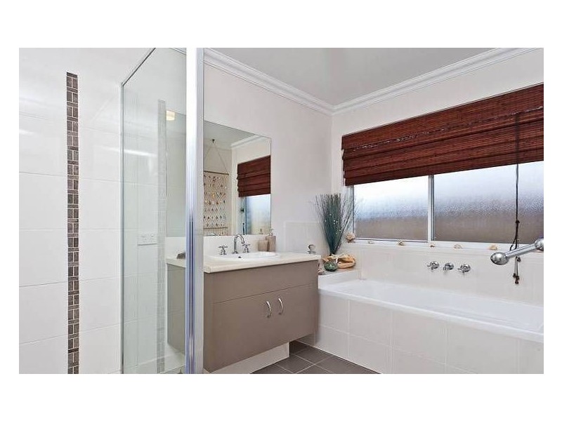 24 Sunstone Circuit, Mango Hill QLD 4509