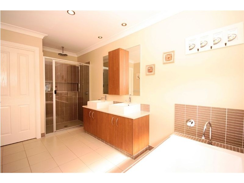 29 Kowari Crescent, North Lakes QLD 4509