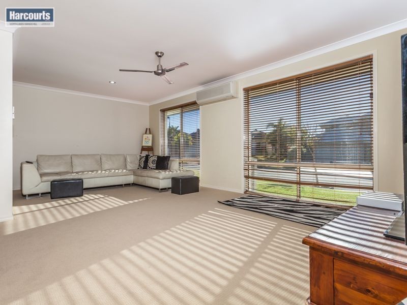15 Dotterel Crescent, North Lakes QLD 4509