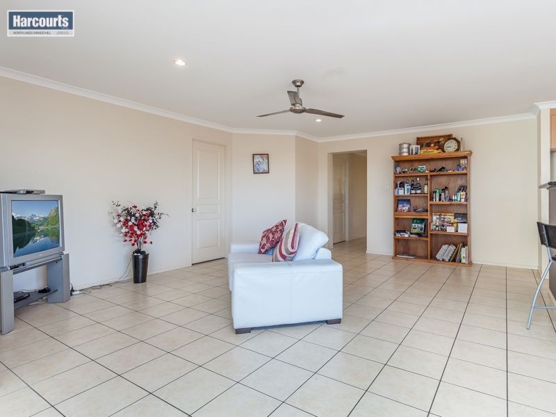 15 Dotterel Crescent, North Lakes QLD 4509