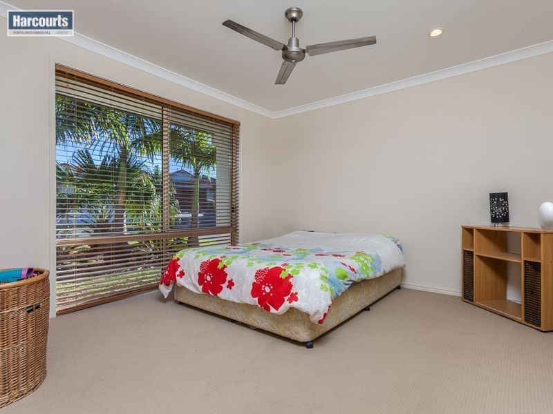 15 Dotterel Crescent, North Lakes QLD 4509