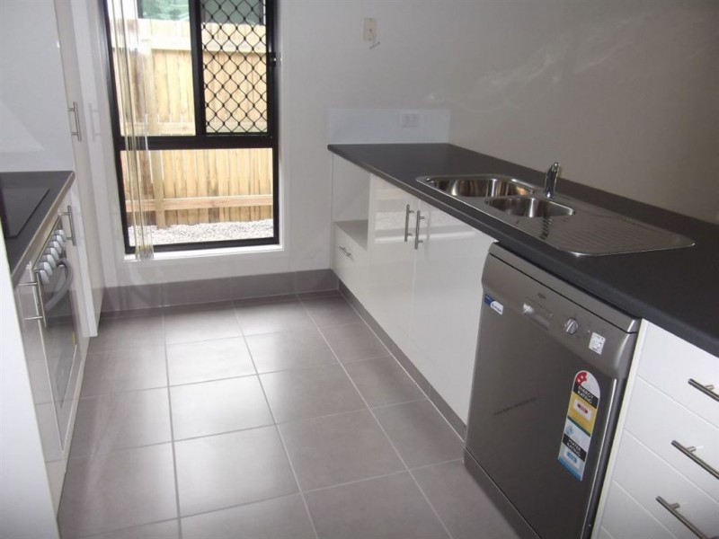 84 Mackintosh Drive, North Lakes QLD 4509