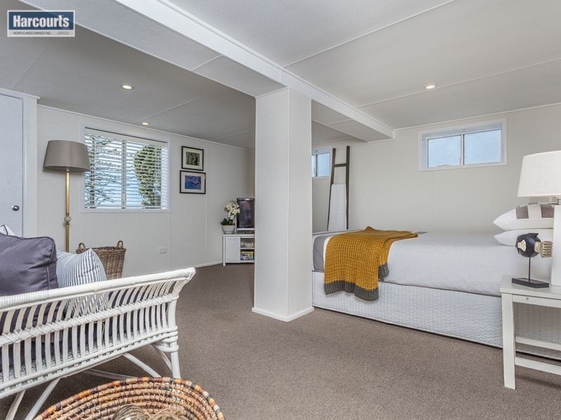 1 Whytecliffe Parade, Woody Point QLD 4019