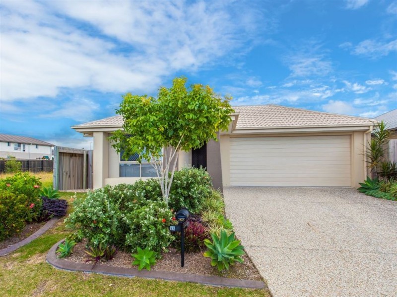 74 Mackintosh Drive, North Lakes QLD 4509