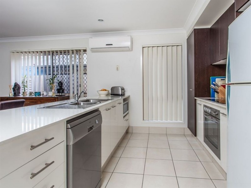 74 Mackintosh Drive, North Lakes QLD 4509
