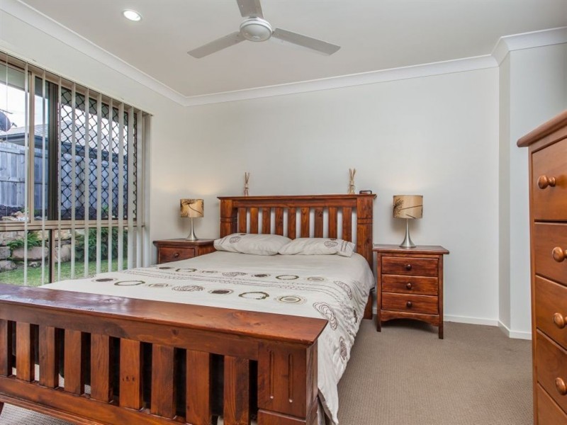 74 Mackintosh Drive, North Lakes QLD 4509