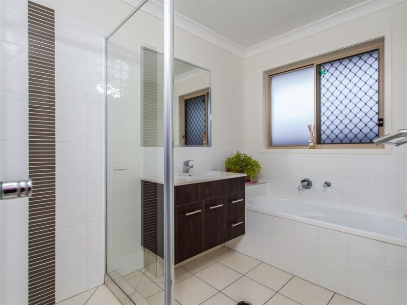 74 Mackintosh Drive, North Lakes QLD 4509