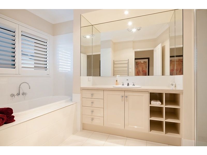 23 Azienda Place, Bridgeman Downs QLD 4035