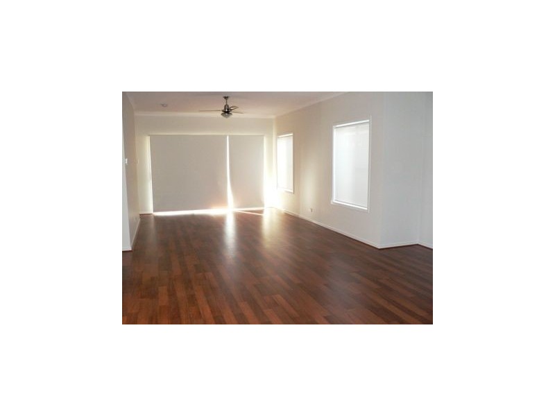 19 Dunes Crescent, North Lakes QLD 4509