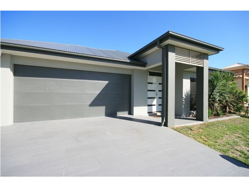 7 Silkyoak Court, North Lakes QLD 4509