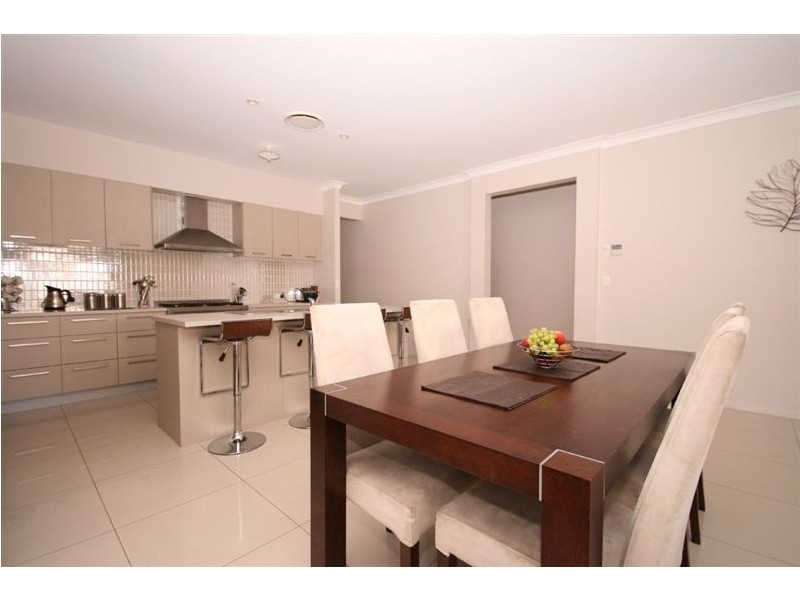 7 Silkyoak Court, North Lakes QLD 4509