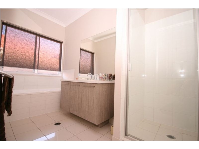 7 Silkyoak Court, North Lakes QLD 4509