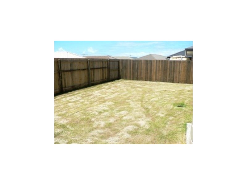 8 Williams Crescent, North Lakes QLD 4509